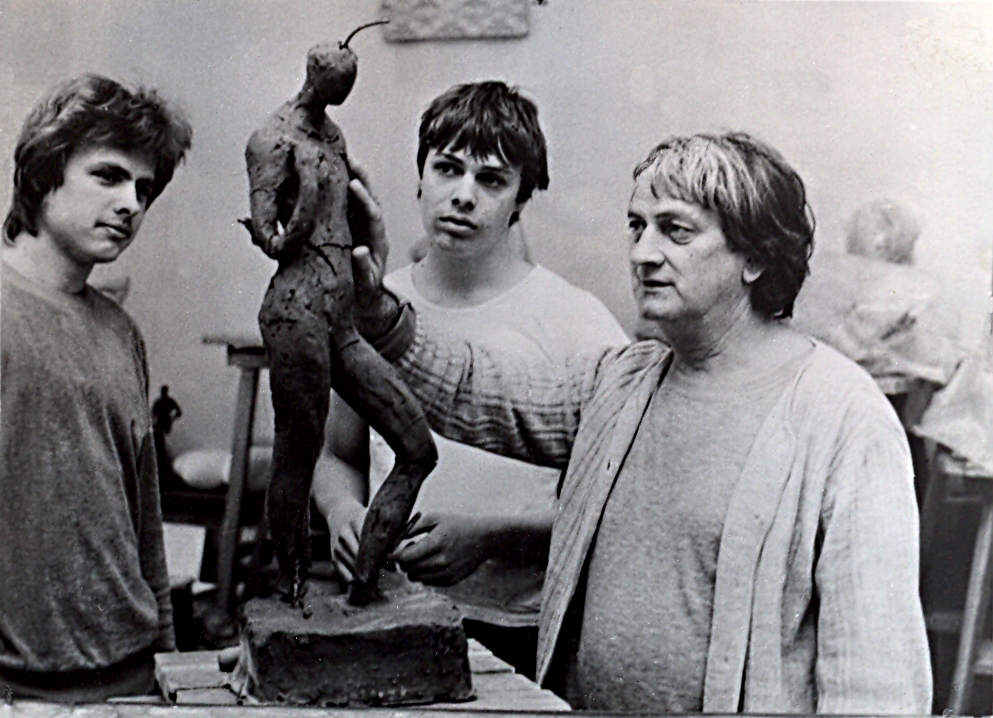 Studium na SUPŠ Brno, rok 1984. Zleva Aleš Chalupa, spolužák Aleš Čuma a brněnský sochař Ladislav Martínek.
